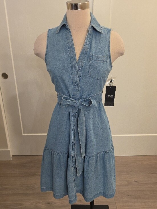 Jones New York Dresses & Skirts - Jones NY lightweight  Blue Denim Sleeveless Button closure Dress PXS  NWTS